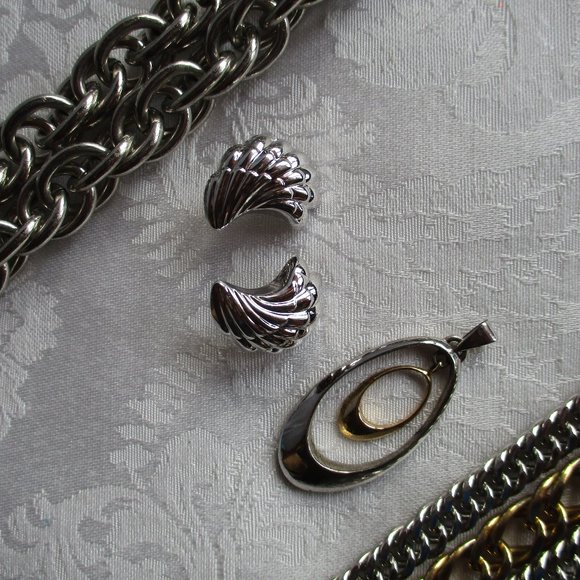 AUTHENTIC GENUINE STERLING SILVER SEA-SHELL PIECERED EARRINGS – NWOT - VINTAGE - Picture 11 of 16